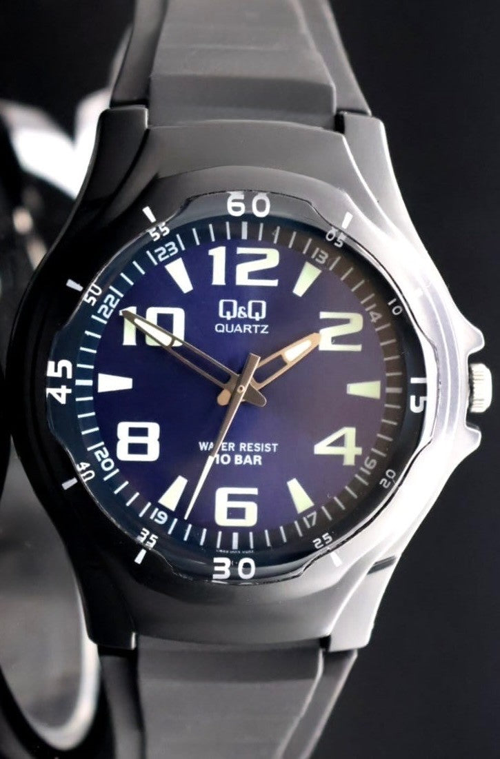 Q&Q by Citizen Herren Armband Uhr Silikonband Sport Schwarz Blau 40mm1