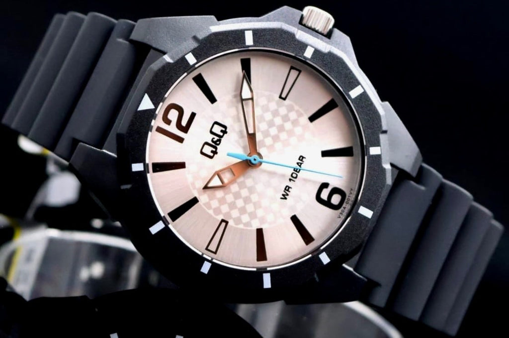 Q&Q by Citizen Herren Armband Uhr Analog Silikon Schwarz Farben 43mm Neu1