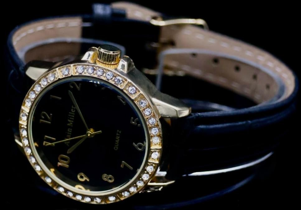 Alain Miller Damen Frauen Armband Uhr Schwarz Gold Farben Damenuhr Crystal 041