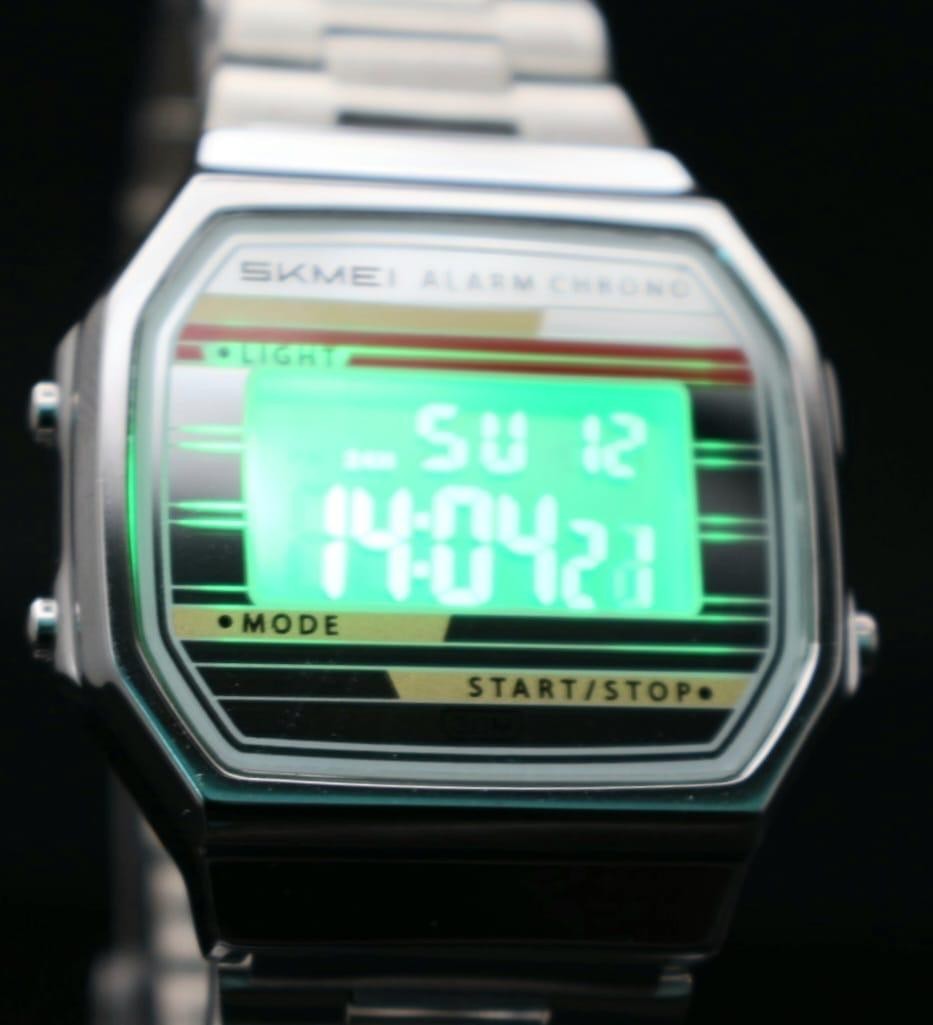 Klassische Digital Herren Uhr Edelstahl Armbanduhr Stoppuhr Wecker Beleuchtung2