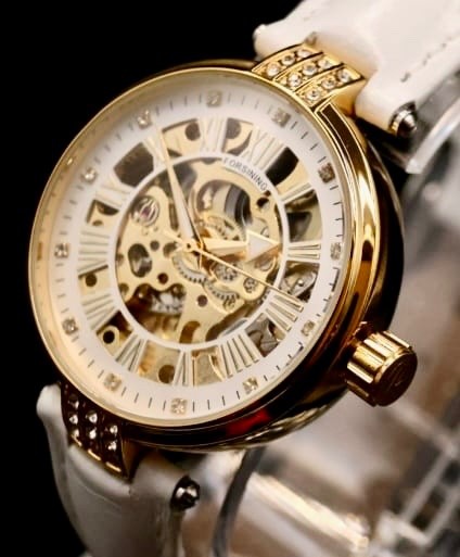 Exklusive Damen Automatik Uhr Damenuhr Gold Weiß Farben mit offener Unruh NEU0