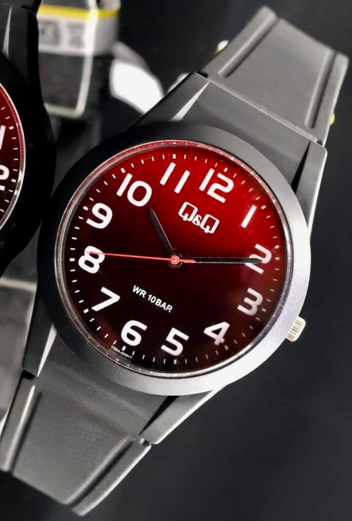 Q&Q by Citizen Unisex Armband Uhr Analog  Rot Schwarz Silikonband 38mm1