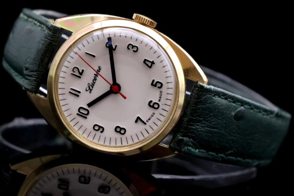 Lucerne Swiss Made Handaufzug Watch Armbanduhr Vintage Sammlerstück Leder Grün1