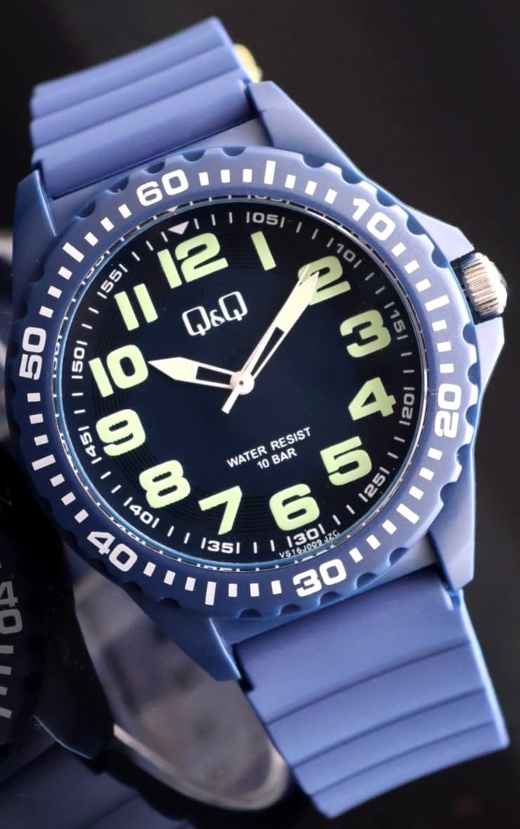 Q&Q by Citizen Herren Armband Uhr  Analog Blau Farben Silikon1