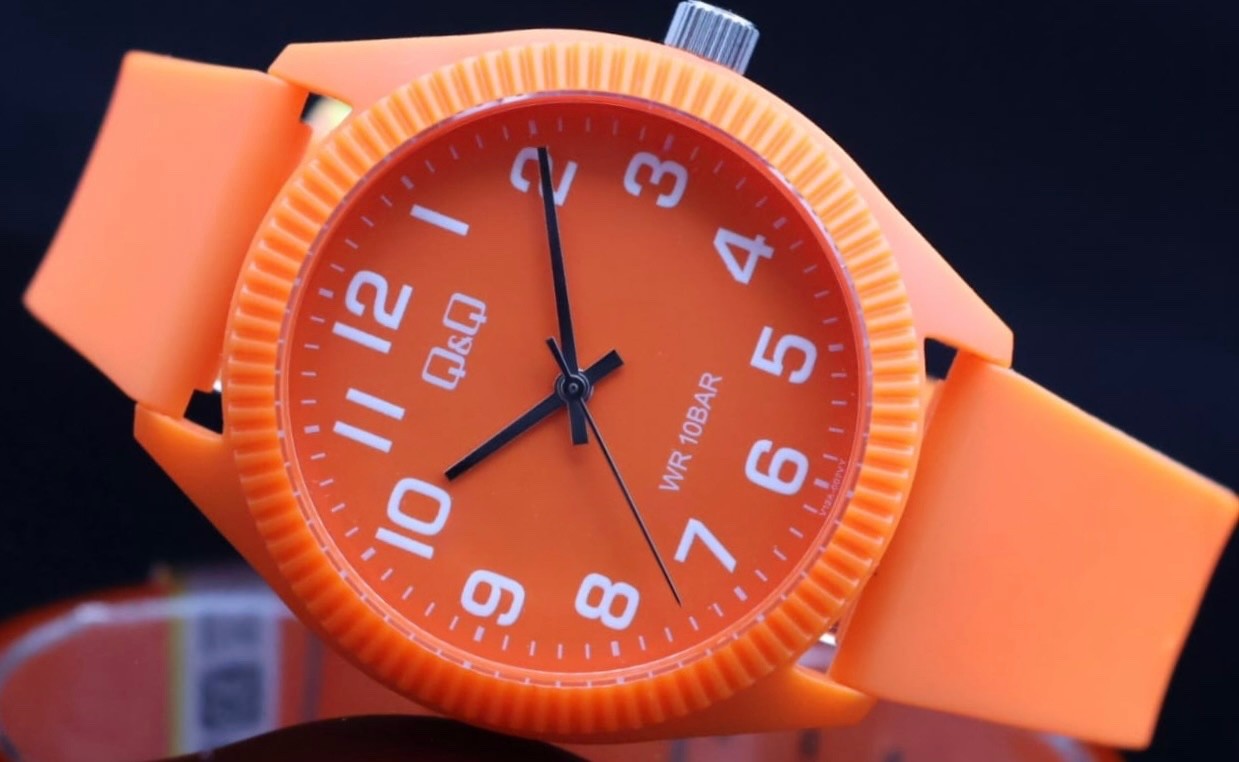 Q&Q by Citizen Unisex Armband Uhr Orange Farben 41mm Silikonband Sportdesign Neu0