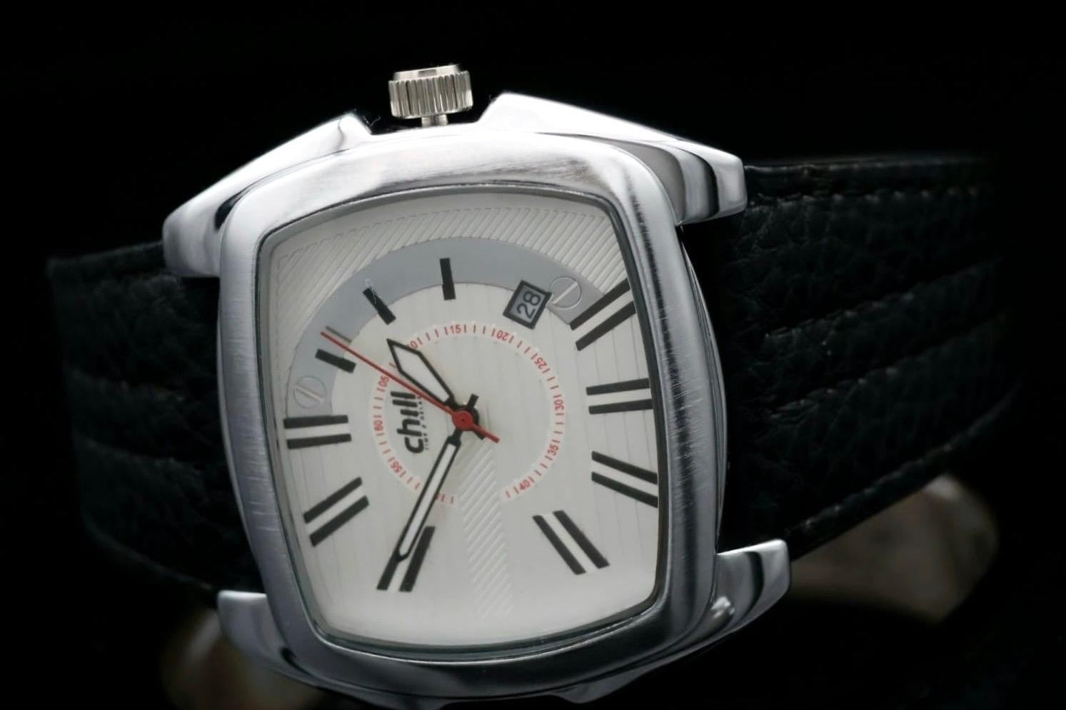 Chill Herren Männer Armband Uhr Weiß Schwarz Farben Herrenuhr Datum Textilleder1