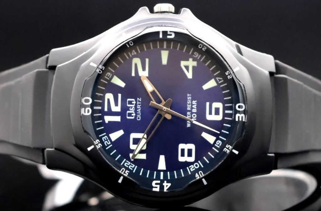 Q&Q by Citizen Herren Armband Uhr Silikonband Sport Schwarz Blau 40mm0