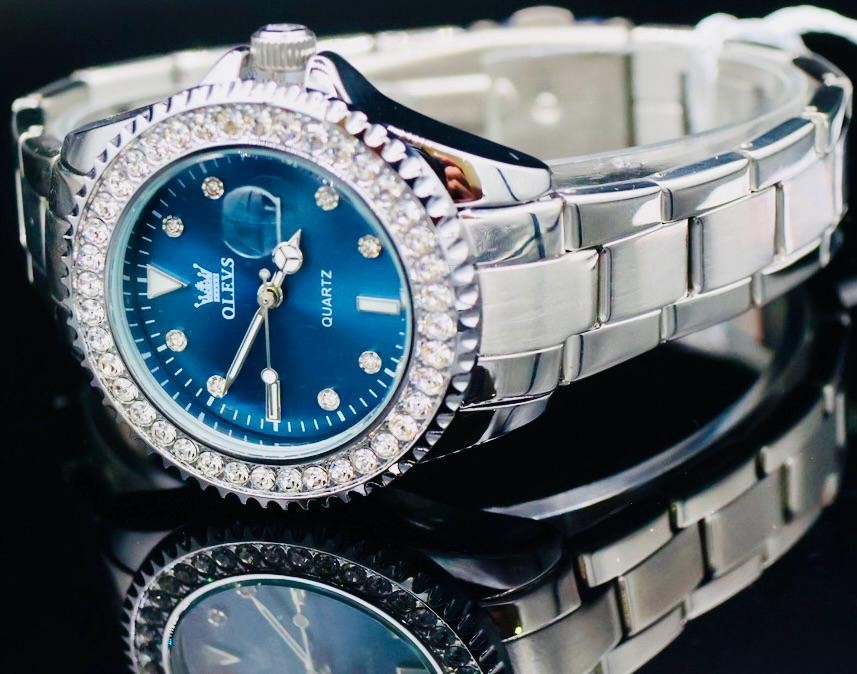 OLEVS Damen Frauen Armband Uhr Blau Silber Farben Strassbesatz & Datumsanzeige1