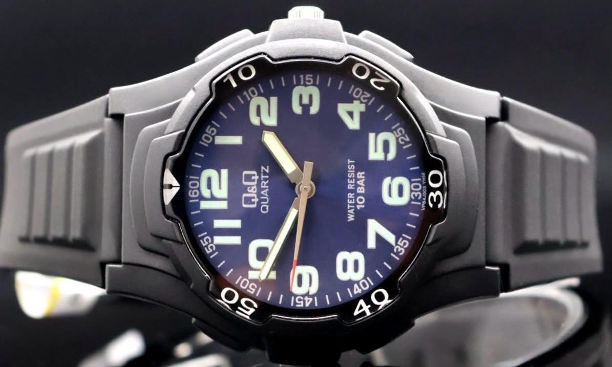 Q&Q by Citizen Herren Armband Uhr Silikonband Sport Schwarz Blau 40mm Neu1