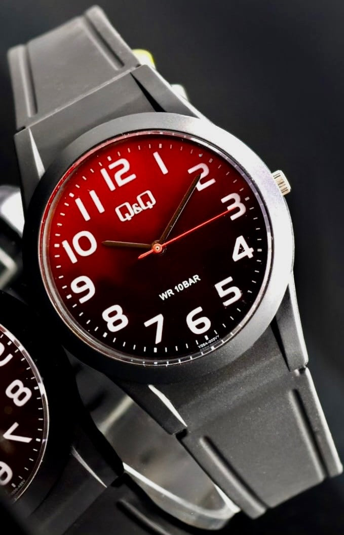 Q&Q by Citizen Unisex Armband Uhr Analog  Rot Schwarz Silikonband 38mm0