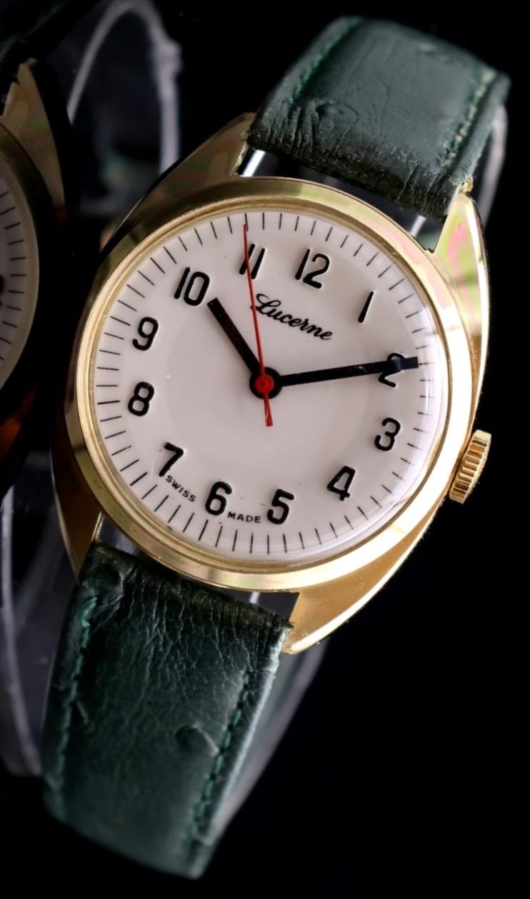 Lucerne Swiss Made Handaufzug Watch Armbanduhr Vintage Sammlerstück Leder Grün0