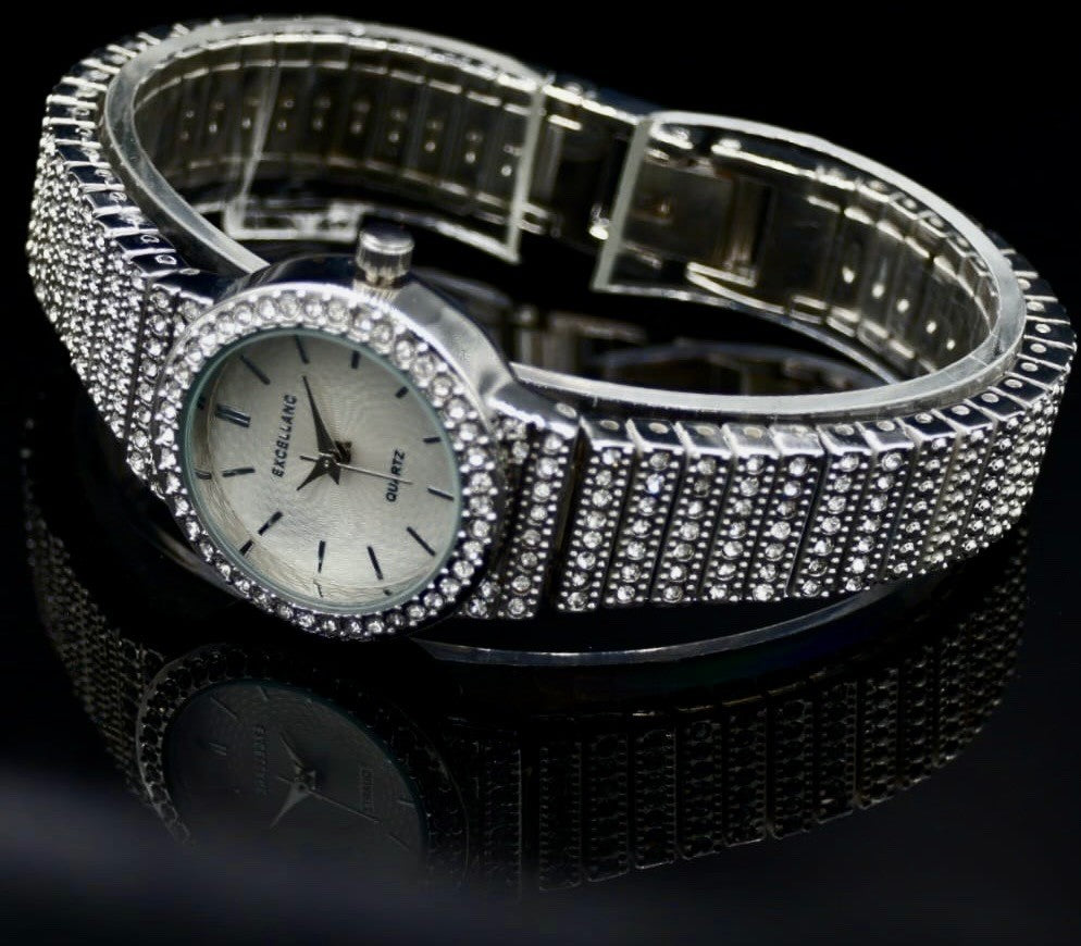 Excellanc Damen Frauen Armband Uhr Weiß Silber Farben Crystal - Besatz Damenuhr1