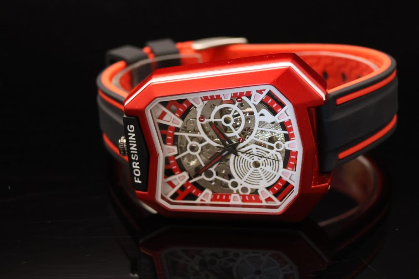 Sportliche Herren Automatik Uhr Herrenuhr in Rot Weiß Farben offenes Uhrwerk2