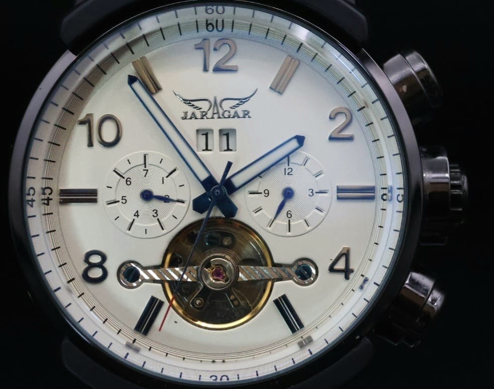 Classic JARAGAR Herren Automatikuhr Herrenuhr Weiß Schwarz Farben Offene Unruh1