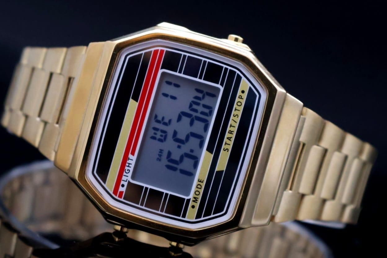 Klassische Digital Herren Uhr Armbanduhr Stoppuhr Wecker Beleuchtung Gold Farben1