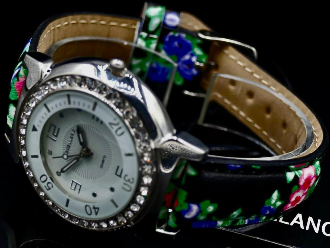 Excellanc Damen Frauen Armband Uhr Silber Farben Muster Damenuhr Strass0