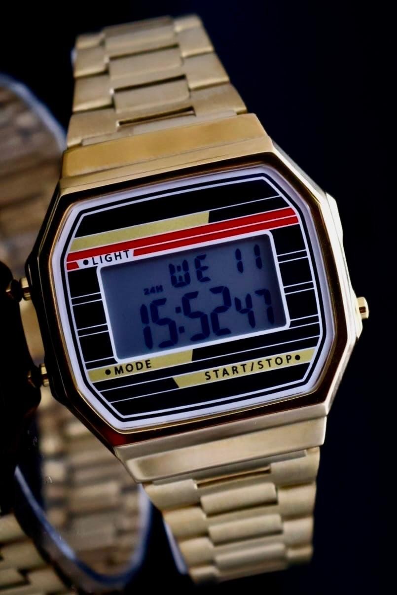 Klassische Digital Herren Uhr Armbanduhr Stoppuhr Wecker Beleuchtung Gold Farben0