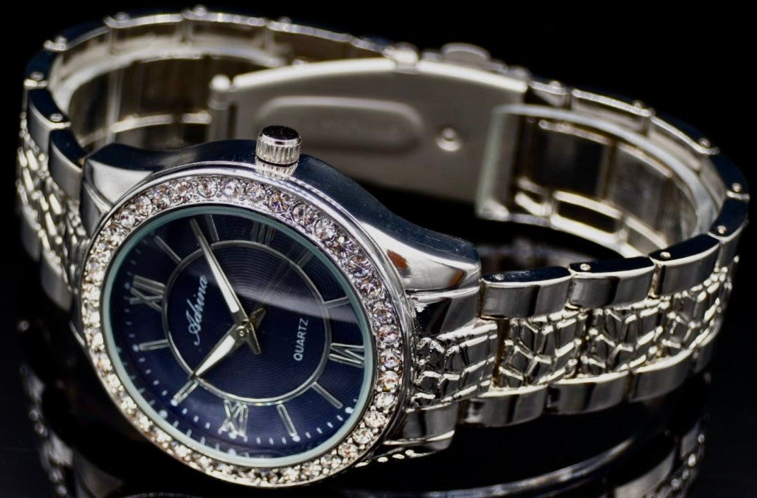 Elegante Adrina Damen Frauenuhr Armband Uhr Blau Silber Farben Damenuhr  Strass1