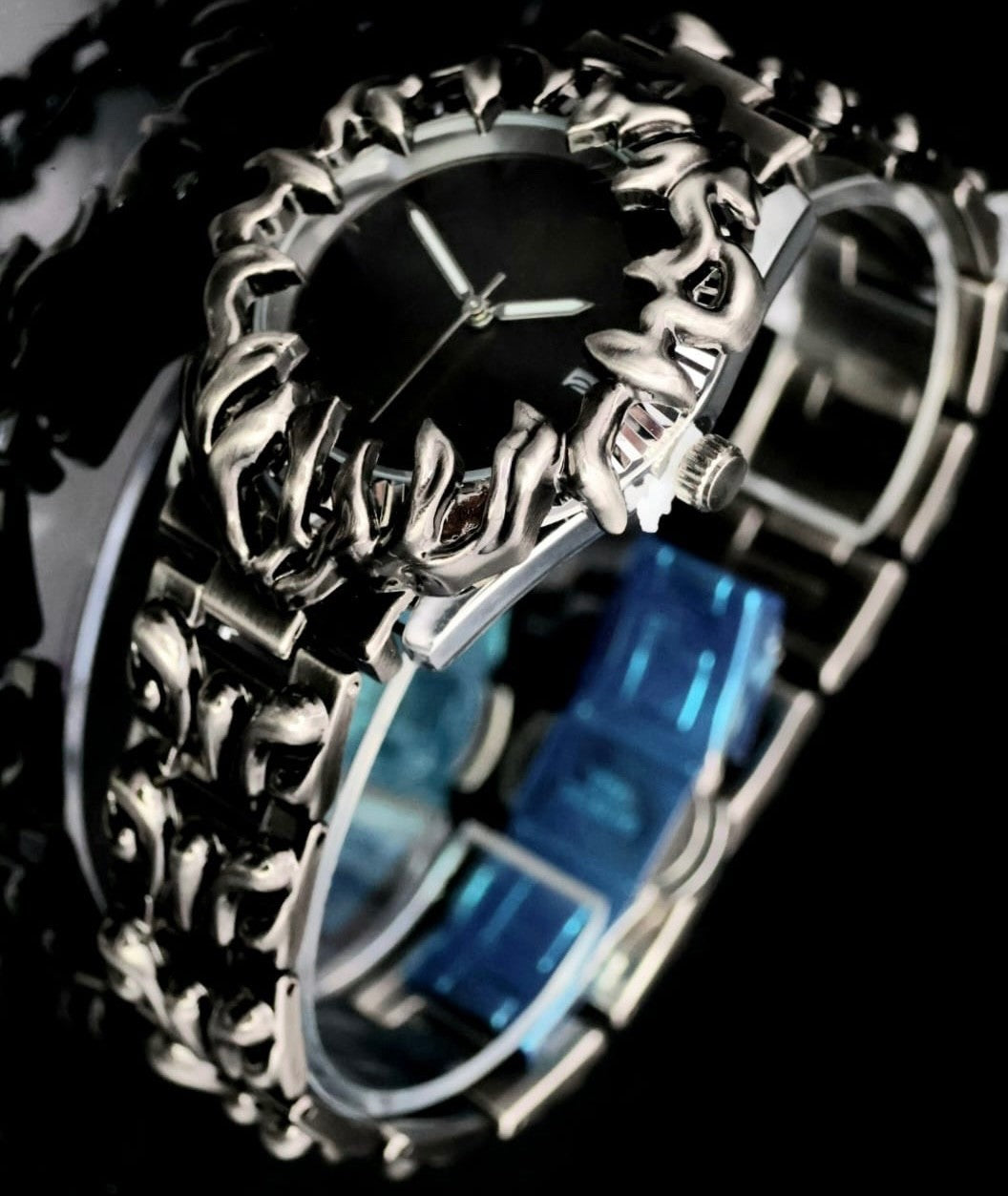 Herren Männer Uhr Armbanduhr Schwarz Silber Farben im Drachen Design Herrenuhr0