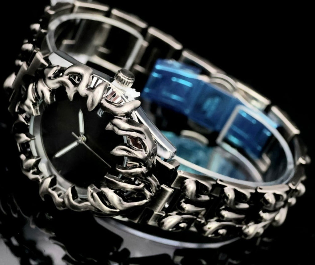 Herren Männer Uhr Armbanduhr Schwarz Silber Farben im Drachen Design Herrenuhr1